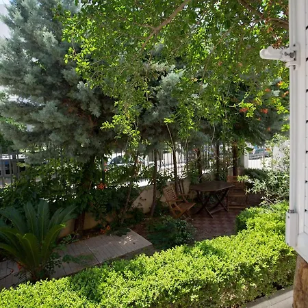 Sofia Λουτράκι